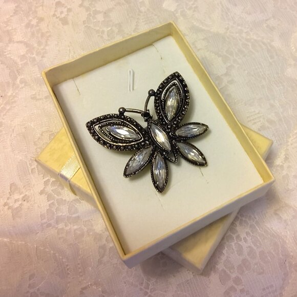 Vintage White Clear Rhinestone Oxidize Silver Tone Brooch VTG Jewelry Pin - Picture 8 of 9